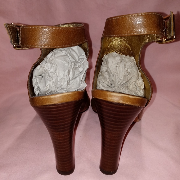 Johnston & Murphy Ladies’ Suede Heels - Picture 4 of 7